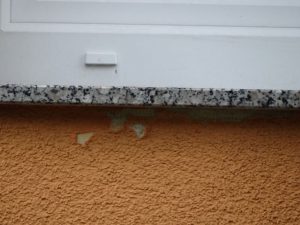 Schaden Fensterbank reparieren mit dem Fassaden-Doktor Niederösterreich