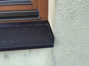 Schaden Fensterbank reparieren mit dem Fassaden-Doktor Niederösterreich